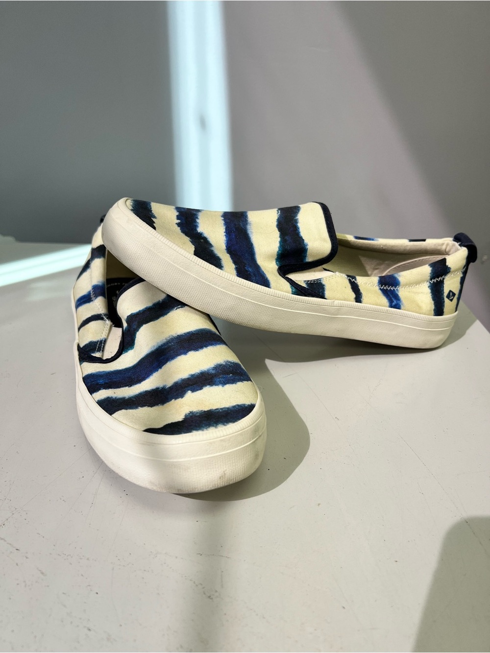 Sperry Slip-On Sneakers in Navy and Cream Wave Stripe Women’s 10